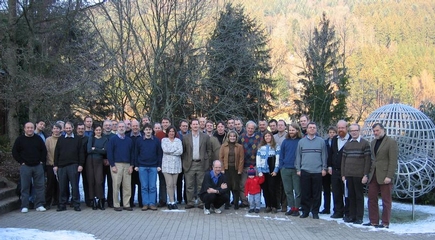 Dynamics of Structured Systems, group photo, December 2003